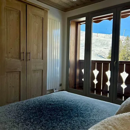 Ski-in Out Apartment, Courchevel 1650 Belvedere Holiday home *