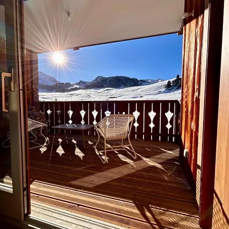 Ski-in Out Apartment, Courchevel 1650 Belvedere Holiday home